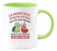 quotedazur - Mug Humour La Monitrice D'auto-École Elle Est Aux Fraises Mais C'est Pour Ça Qu'on L'adore Cadeau Tasse Originale Auto-École