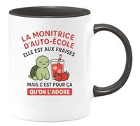 quotedazur - Mug Humour La Monitrice D'auto-École Elle Est Aux Fraises Mais C'est Pour Ça Qu'on L'adore Cadeau Tasse Originale Auto-École