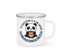 quotedazur - Mug Humour Le Docteur Il A Un Grain Mais C'est Pour Ça Qu'on L'adore - Cadeau Original Tasse Humour Pour Médecin Adoré