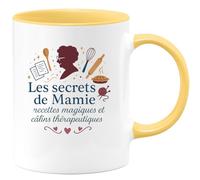 quotedazur - Mug Humour Les secrets de Mamie : recettes magiques et câlins thérapeutiques - Cadeau Mamie Femme