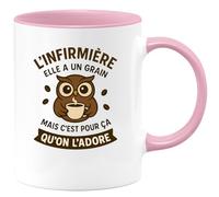 quotedazur - Mug Humour L'infirmière Elle A Un Grain Mais C'est Pour Ça Qu'on L'adore - Idée Cadeau Originale Tasse Infirmière Humoristique