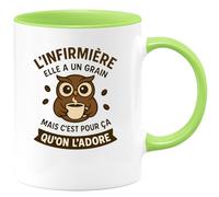 quotedazur - Mug Humour L'infirmière Elle A Un Grain Mais C'est Pour Ça Qu'on L'adore Idée Cadeau Originale Tasse Infirmière Humoristique