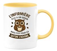 quotedazur - Mug Humour L'infirmière Elle A Un Grain Mais C'est Pour Ça Qu'on L'adore Idée Cadeau Originale Tasse Infirmière Humoristique