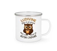quotedazur - Mug Humour Ludivine A Un Grain, Mais C’est Ce Qui La Rend Adorable - Idée Cadeau Tasse Originale Pour Femme Pleine De Caractère
