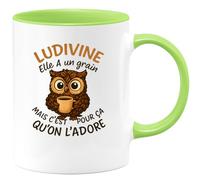 quotedazur - Mug Humour Ludivine A Un Grain, Mais C’est Ce Qui La Rend Adorable - Idée Cadeau Tasse Originale Pour Femme Pleine De Caractère