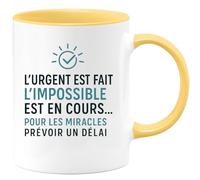 quotedazur - Mug Humour L'urgent Est Fait L'impossible En Cours Pour Les Miracles Prévoir Un Délai Cadeau Original Homme Tasse Travail Et Motivation