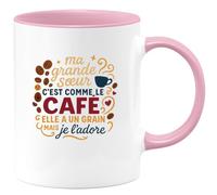 quotedazur - Mug Humour Ma grande soeur c'est comme le café, elle a un grain mais je l'adore - Cadeau Grande Soeur Femme