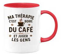 quotedazur - Mug Humour ma thérapie c'est de boire du café et juger les gens - Cadeau Humour Femme
