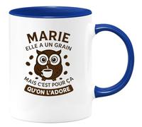 quotedazur - Mug Humour Marie Elle A Un Grain Mais C'est Pour Ça Qu'on L'adore - Cadeau Original Et Tasse Unique Pour Femme Adorable
