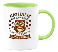 quotedazur - Mug Humour Nathalie A Un Grain, C'est Pour Ça Qu'on L'adore, Une Femme Unique Et Chère À Nos Cœurs - Cadeau Original Tasse Humour Pour Femme Unique Et Adorable