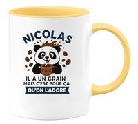quotedazur - Mug Humour Nicolas A Un Grain, Mais C’est Pour Ça Qu’on L’adore, Plein D’humour Idée Cadeau Originale Homme Fan De