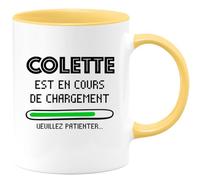 quotedazur - Mug Humour Personnalisé Colette Est En Cours De Chargement Veuillez Patienter - Jaune/Céramique
