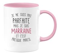 quotedazur - Mug Humour Personnalisé Je Ne Suis Pas Parfaite Mais Je Suis Marraine Et C'est Presque Pareil - Rose/Céramique