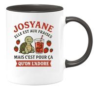 quotedazur - Mug Humour Personnalisé Josyane Elle Est Aux Fraises Mais C'est Pour Ca Qu'on L'adore - Noir/Céramique