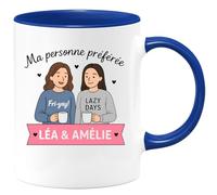 quotedazur - Mug Humour Personnalisé Ma Personne Préférée Léa & Amélie Fri-yay Lazy Days - Bleu/Céramique