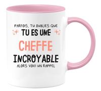 quotedazur - Mug Humour Personnalisé Parfois Tu Oublies Que Tu Es Une Cheffe Incroyable Alors Voici Un Rappel - Rose/Céramique