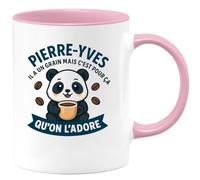 quotedazur - Mug Humour Pierre-Yves A Un Grain, C’Est Pour Ça Qu’On L’Adore - Idée Cadeau Originale Tasse Humoristique Pour Hommes