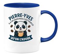 quotedazur - Mug Humour Pierre-Yves A Un Grain, C’Est Pour Ça Qu’On L’Adore - Idée Cadeau Originale Tasse Humoristique Pour Hommes