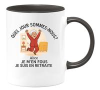 quotedazur - Mug Humour Quel Jour Sommes-Nous? Alice Je M'en Fous Suis En Retraite Cadeau Idéale Tasse Humoristique Femme Originale