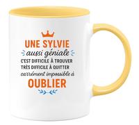 quotedazur - Mug Humour Sylvie, Aussi Géniale, Difficile À Trouver, Impossible Oublier Idée Cadeau Originale Avec Tasse Personnalisée Unique