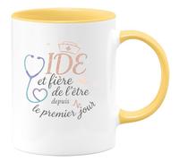 quotedazur - Mug IDE et fière de l'être depuis le premier jour - Tasse Cadeau Infirmière IDE Femme - Jaune/Céramique
