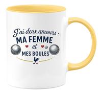 quotedazur - Mug J'ai deux amours : ma femme et mes boules - Tasse Cadeau Pétanque Homme - Jaune/Céramique