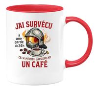 quotedazur - Mug j'ai survécu à une garde de 24h, cela mérite largement un café - Tasse Cadeau Pompier Femme - Rouge/Céramique