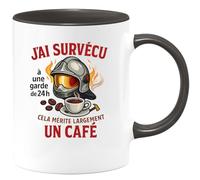 quotedazur - Mug j'ai survécu à une garde de 24h, cela mérite largement un café - Tasse Cadeau Pompier Femme - Noir/Céramique