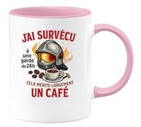quotedazur - Mug j'ai survécu à une garde de 24h, cela mérite largement un café - Tasse Cadeau Pompier Femme - Rose/Céramique