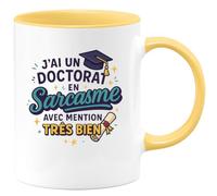 quotedazur - Mug j'ai un doctorat en sarcasme avec mention très bien - Tasse Cadeau Humour Femme - Jaune/Céramique