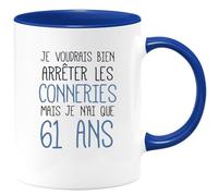 quotedazur - Mug J'Aimerai Bien Arrêter Les Conneries Mais Je N'Ai Que 61 Ans - Bleu/Céramique