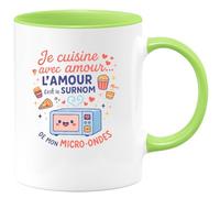 quotedazur - Mug je cuisine avec amour... l'amour c'est le surnom de mon micro-ondes - Tasse Cadeau Humour Femme - Vert/Céramique