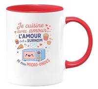 quotedazur - Mug je cuisine avec amour... l'amour c'est le surnom de mon micro-ondes - Tasse Cadeau Humour Femme - Rouge/Céramique