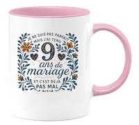 quotedazur - Mug je ne suis pas parfait mais j'ai tenu 9 ans de mariage et c'est déjà pas mal - Tasse Cadeau Noces de Faïence Homme - Rose/Céramique