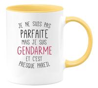 quotedazur - Mug Je Ne Suis Pas Parfaite Mais Gendarme Et C'est Presque Pareil Jaune/Céramique