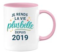 quotedazur - Mug Je rends la vie plus belle depuis 2019 - Tasse Cadeau 6 ans Femme - Rose/Céramique