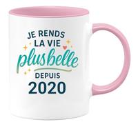 quotedazur - Mug Je rends la vie plus belle depuis 2020 - Tasse Cadeau 5 ans Femme - Rose/Céramique