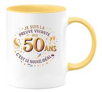 quotedazur - Mug Je suis la preuve vivante que 50 ans c'est le nouvel idéal - Tasse Cadeau 50 ans Femme - Jaune/Céramique