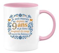 quotedazur - Mug je suis mariée depuis 9 ans et je tiens toujours le coup, merci la faïence - Tasse Cadeau Noces de Faïence Femme - Rose/Céramique
