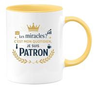 quotedazur - Mug Les miracles ? C'est mon quotidien, je suis Patron - Tasse Cadeau Patron Homme - Jaune/Céramique