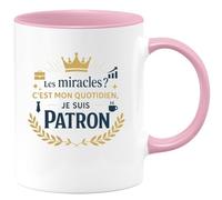 quotedazur - Mug Les miracles ? C'est mon quotidien, je suis Patron - Tasse Cadeau Patron Homme - Rose/Céramique