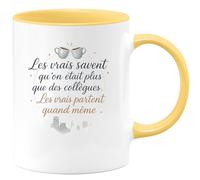 quotedazur - Mug Les vrais savent qu'on était plus que des collègues. Les vrais partent quand même - Tasse Cadeau Départ collègue - Jaune/Céramique