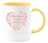 quotedazur - Mug Ma chérie, même Roméo et Juliette sont jaloux de notre histoire - Tasse Cadeau Amour, Saint-Valentin, Couple Femme - Jaune/Céramique
