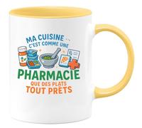 quotedazur - Mug ma cuisine c'est comme une pharmacie : que des plats tout prêts - Tasse Cadeau Humour Femme - Jaune/Céramique