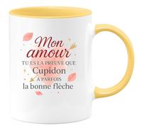 quotedazur - Mug Mon amour, tu es la preuve que Cupidon a parfois la bonne flèche - Tasse Cadeau Amour, Saint-Valentin, Couple Homme - Jaune/Céramique