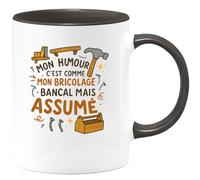 quotedazur - Mug Mon humour c'est comme mon bricolage : bancal mais assumé - Tasse Cadeau Humour Homme - Noir/Céramique