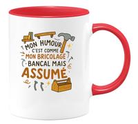 quotedazur - Mug Mon humour c'est comme mon bricolage : bancal mais assumé - Tasse Cadeau Humour Homme - Rouge/Céramique
