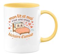quotedazur - Mug mon lit et moi c'est une vraie histoire d'amour - Tasse Cadeau Humour Femme - Jaune/Céramique