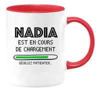 quotedazur - Mug Nadia Est En Cours De Chargement Veuillez Patienter - Rouge/Céramique