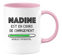 quotedazur - Mug Nadine Est En Cours De Chargement Veuillez Patienter - Rose/Céramique